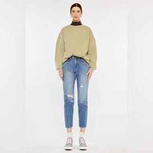 NWT KANCAN LORALEI HIGH RISE MOM JEAN WITH DISTRESSING SIZE 28